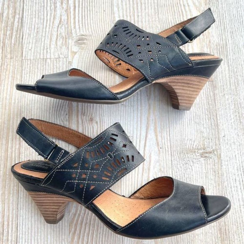 Clarks‎ Artisan Laser Cut Leather Heeled Sandals | Black Size 9